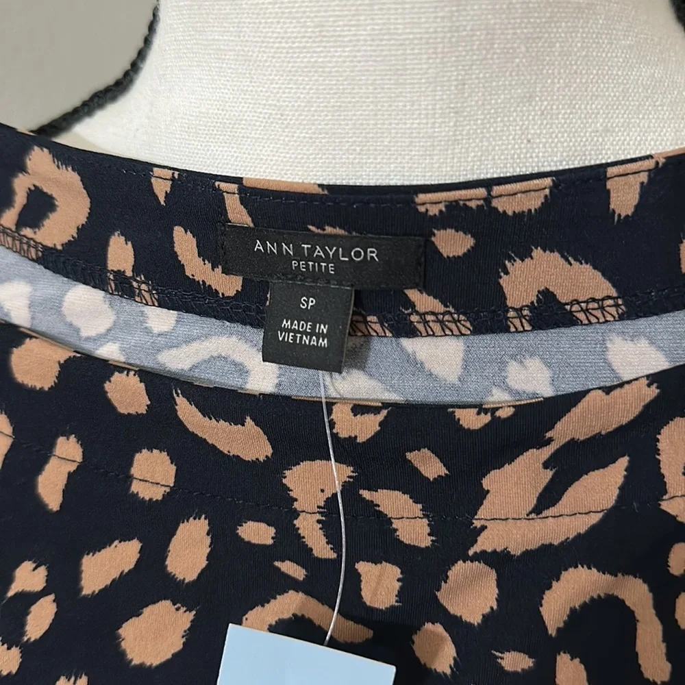 🌟Host Pick✨Ann Taylor-Animal Print Batwing Sleeve Top NWT - Picture 5 of 7